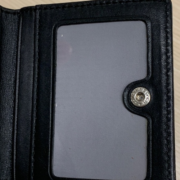 🌟 Pre-Owned Coach Signature Bi-Fold Wallet - Like New! 🌟 - Picture 6 of 10